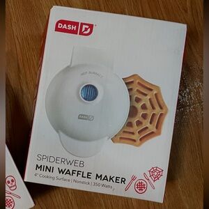 Dash Spiderweb Mini Waffle Maker